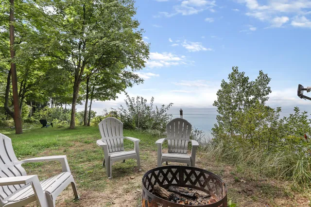 $1,800 | 4805 Rosabelle Beach Avenue, Holland, MI 49424