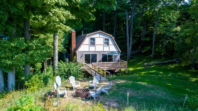 $1,800 | 4805 Rosabelle Beach Avenue, Holland, MI 49424