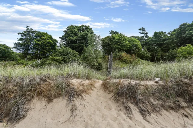 $1,800 | 4805 Rosabelle Beach Avenue, Holland, MI 49424