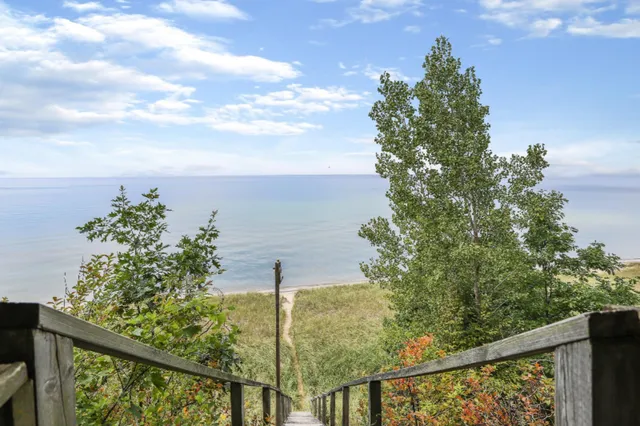 $1,800 | 4805 Rosabelle Beach Avenue, Holland, MI 49424