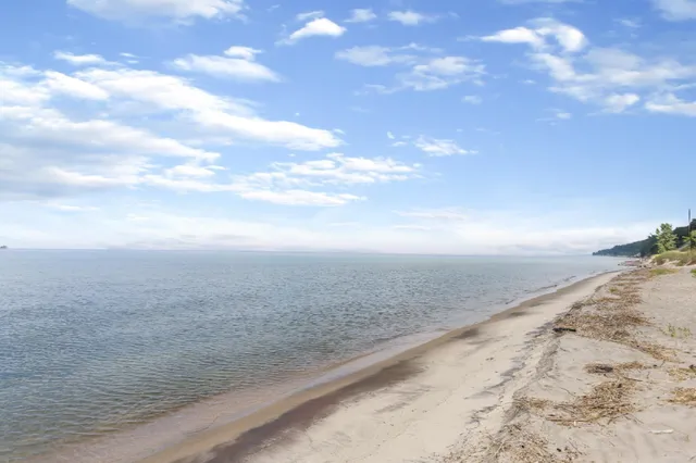 $1,800 | 4805 Rosabelle Beach Avenue, Holland, MI 49424