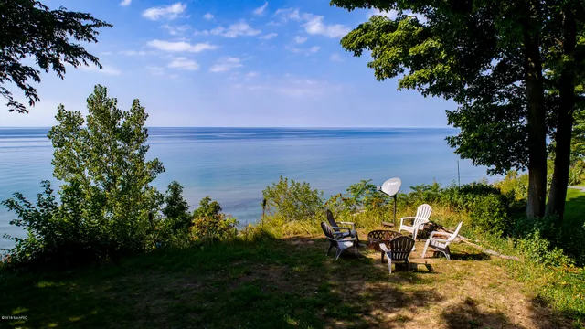 $1,800 | 4805 Rosabelle Beach Avenue, Holland, MI 49424