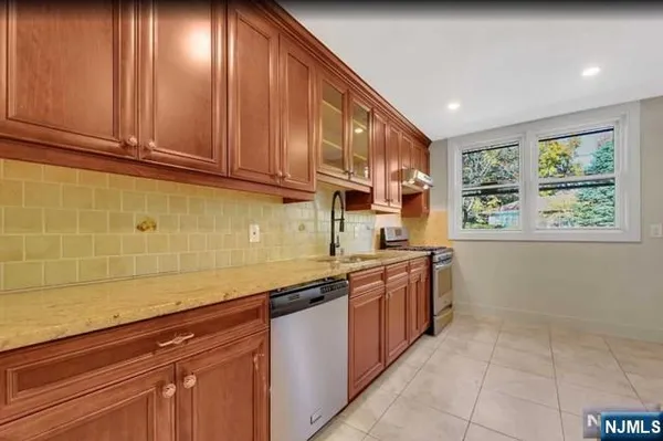 $7,500 | 22 Greentree Terrace, Tenafly, NJ 07670