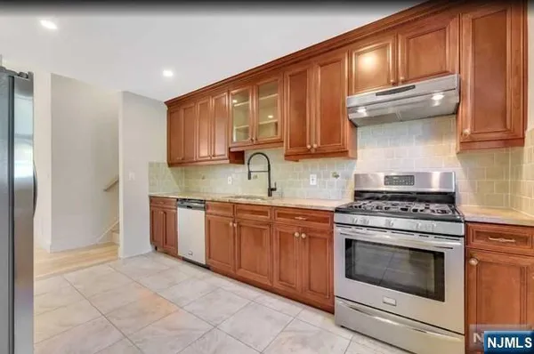 $7,500 | 22 Greentree Terrace, Tenafly, NJ 07670