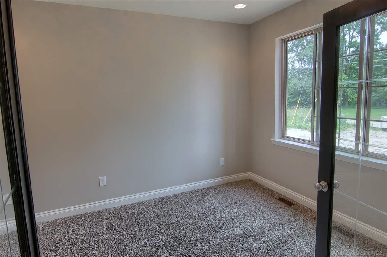 2597 Devondale Road Rochester, MI 48309 - Photo 26 of 32 31332262-25.JPG