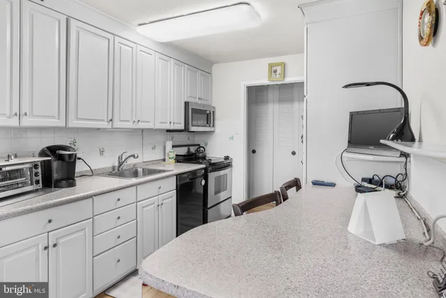 $234,900 | 1001 City Avenue, Wynnewood, PA 19096