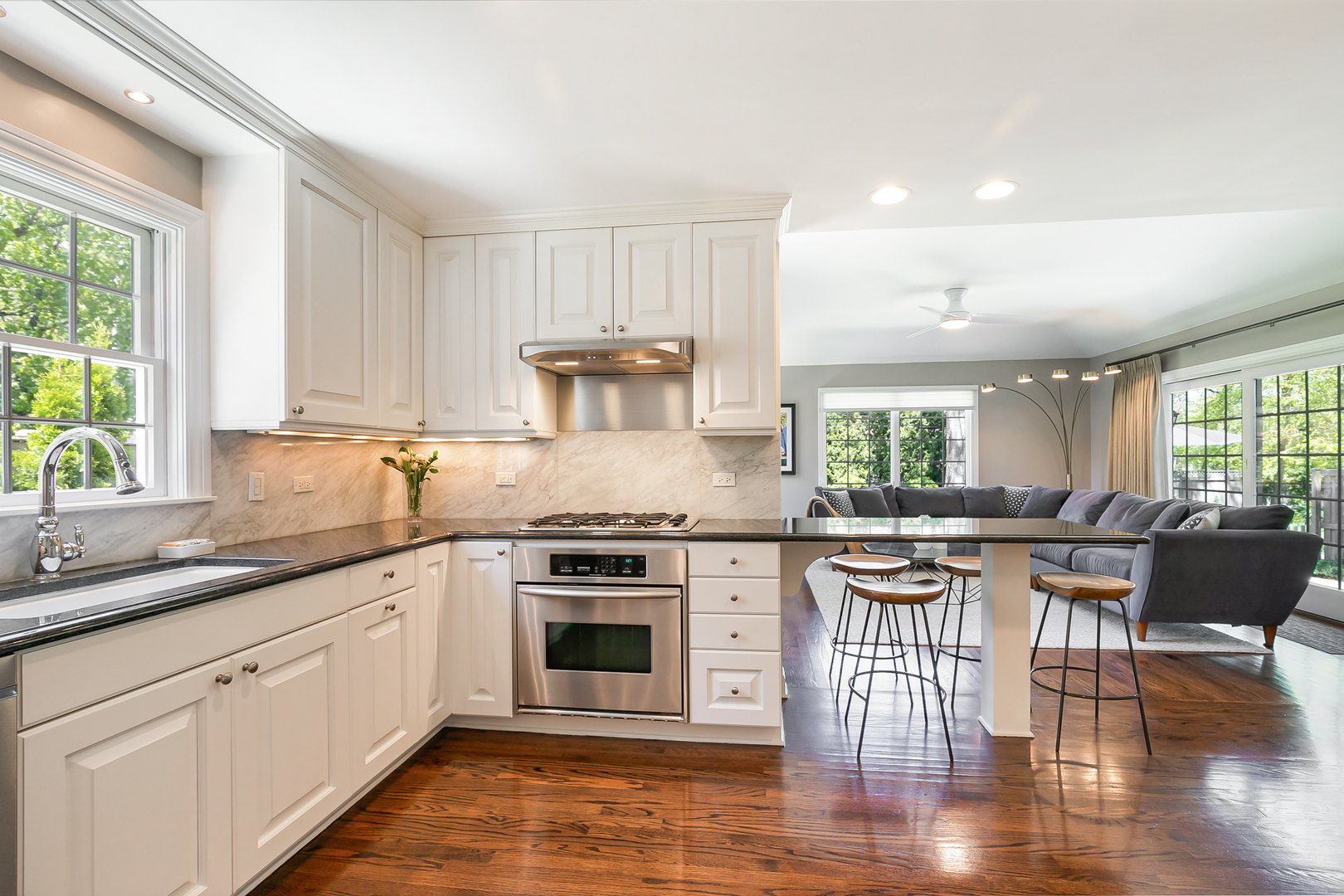 348 East Woodland Road Lake Bluff, IL 60044 - Photo 7 of 30