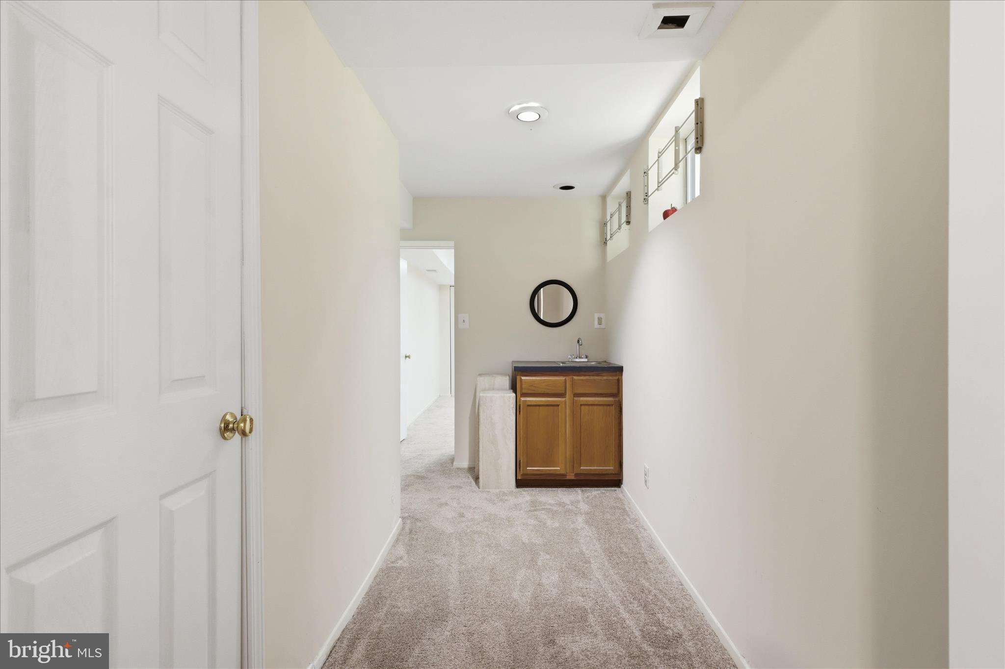 8615 Aqueduct Road Potomac, MD 20854 - Photo 38 of 57