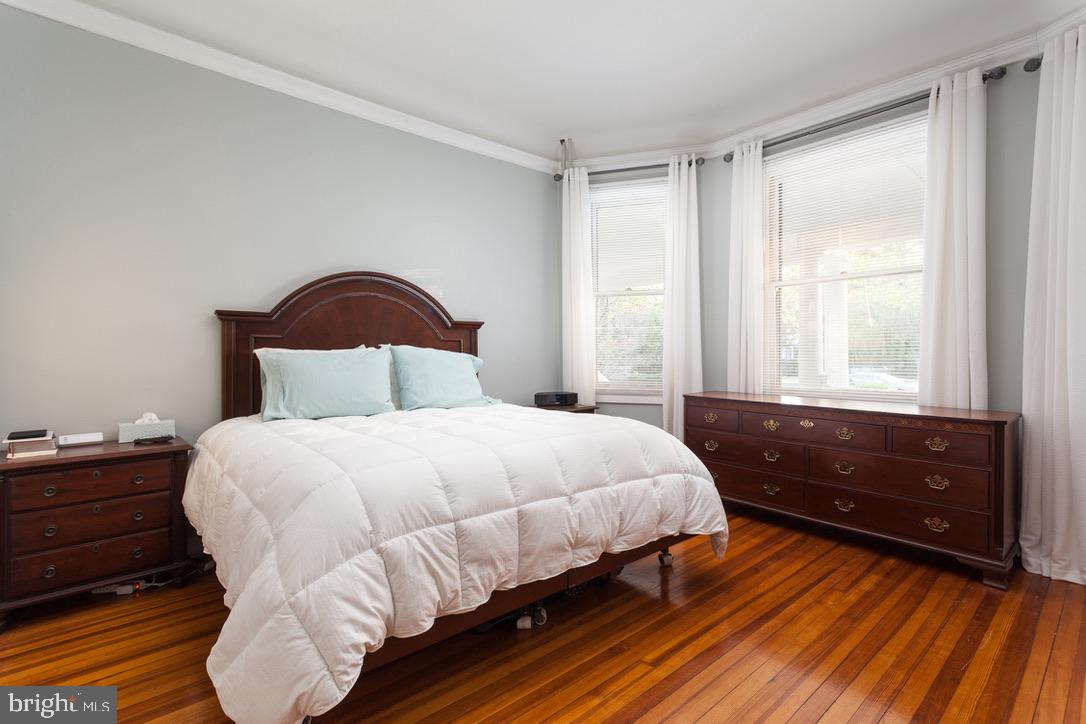 4611 Roland Avenue Baltimore, MD 21210 - Photo 23 of 46 First floor bedroom