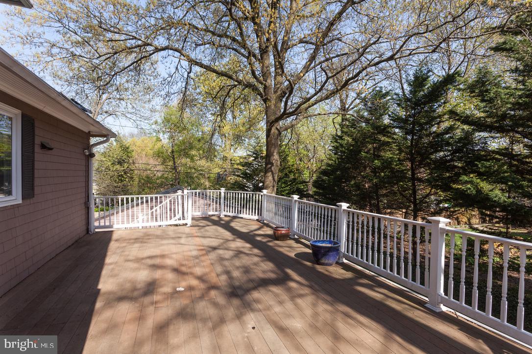 4611 Roland Avenue Baltimore, MD 21210 - Photo 4 of 46 Deck off dining room