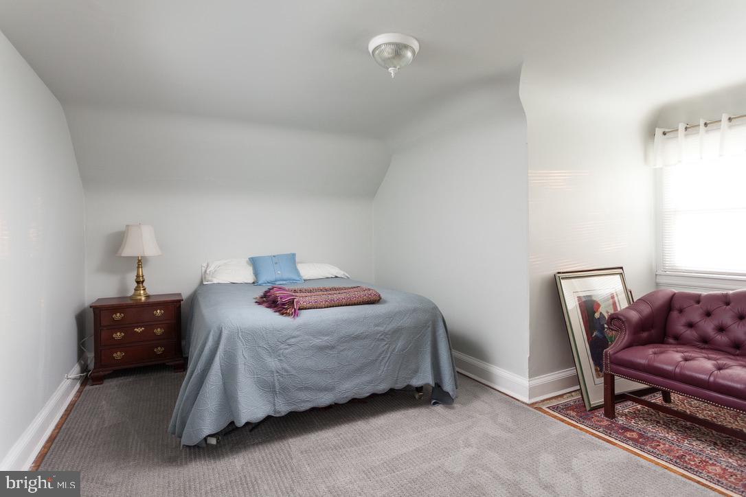 4611 Roland Avenue Baltimore, MD 21210 - Photo 35 of 46 Third-floor bedroom