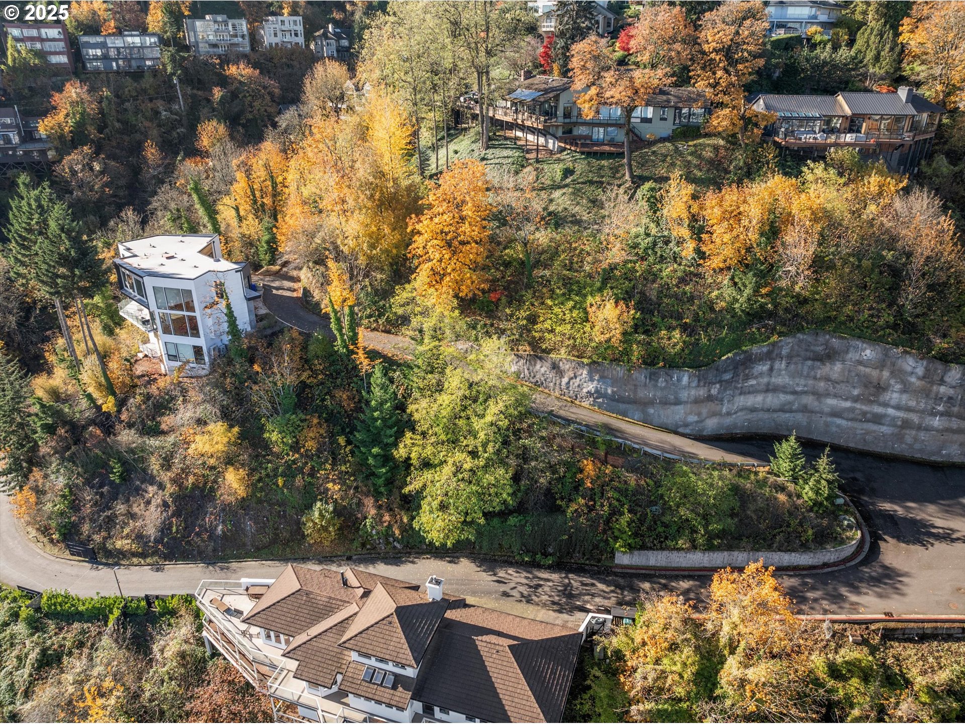 1274 Southwest Cardinell Way Portland, OR 97201 - Photo 5 of 10