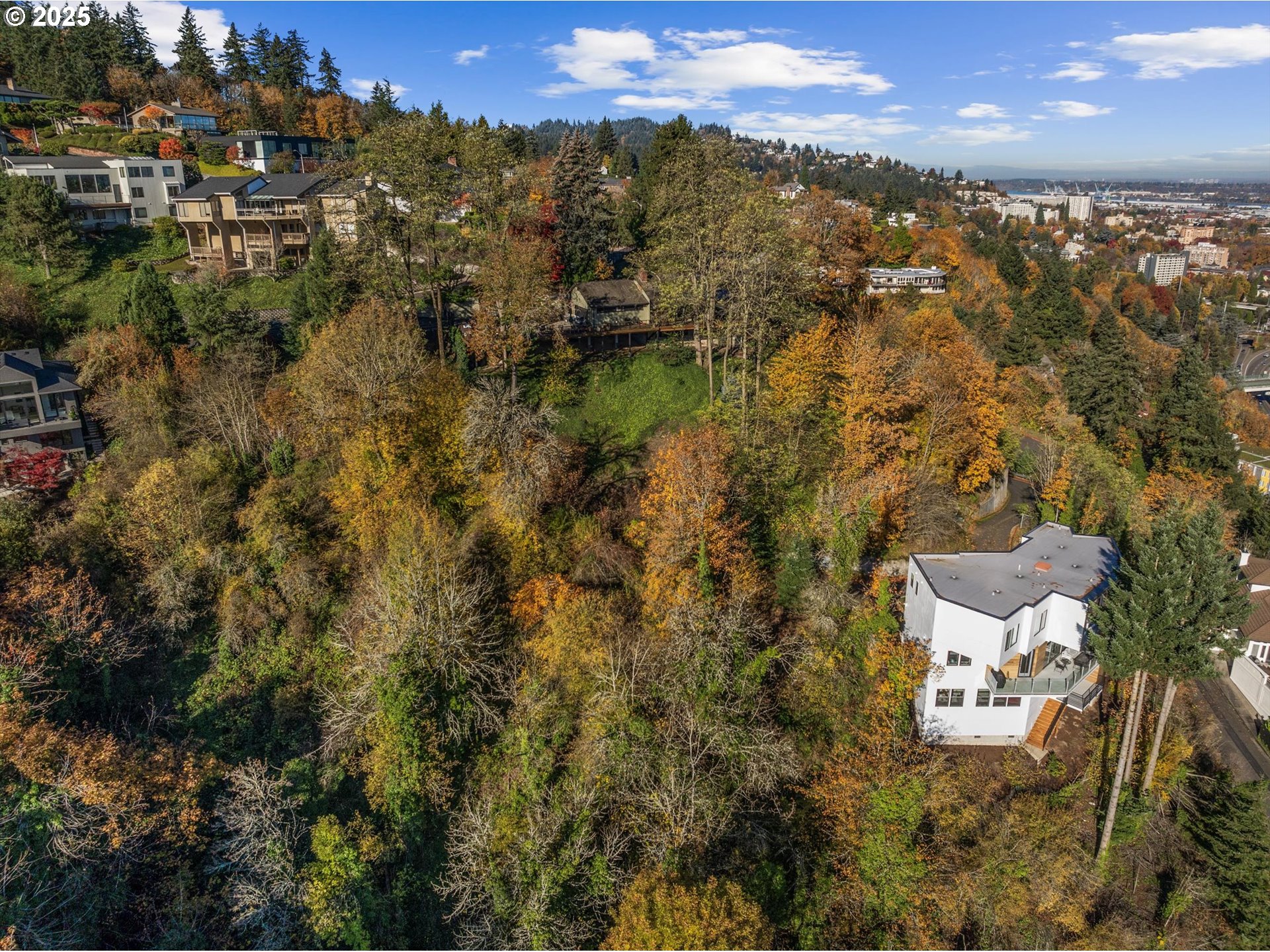 1274 Southwest Cardinell Way Portland, OR 97201 - Photo 9 of 10