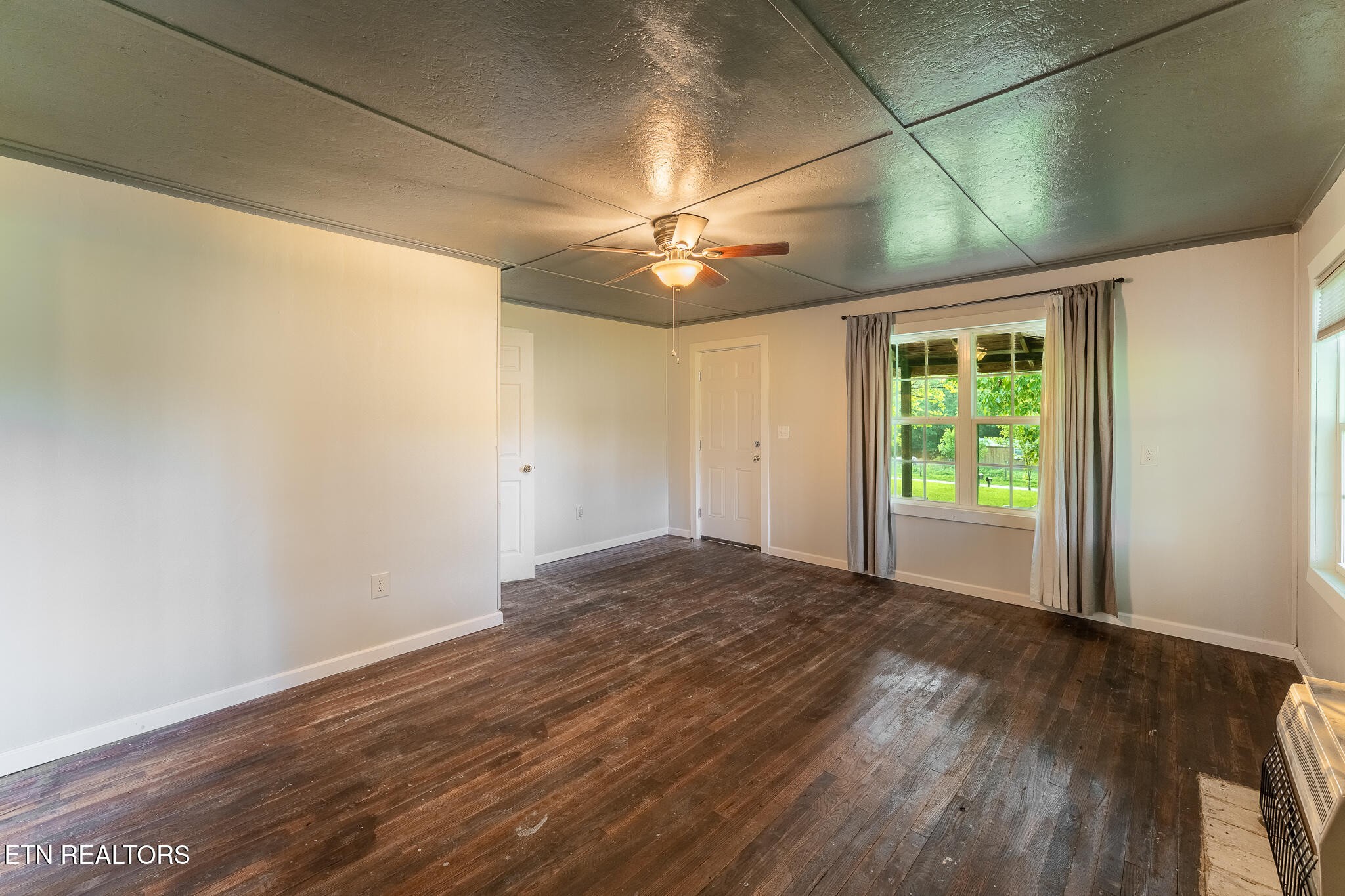 2530 Roslin Road Deer Lodge, TN 37726 - Photo 15 of 58 a view of empty room with wooden floor and fan