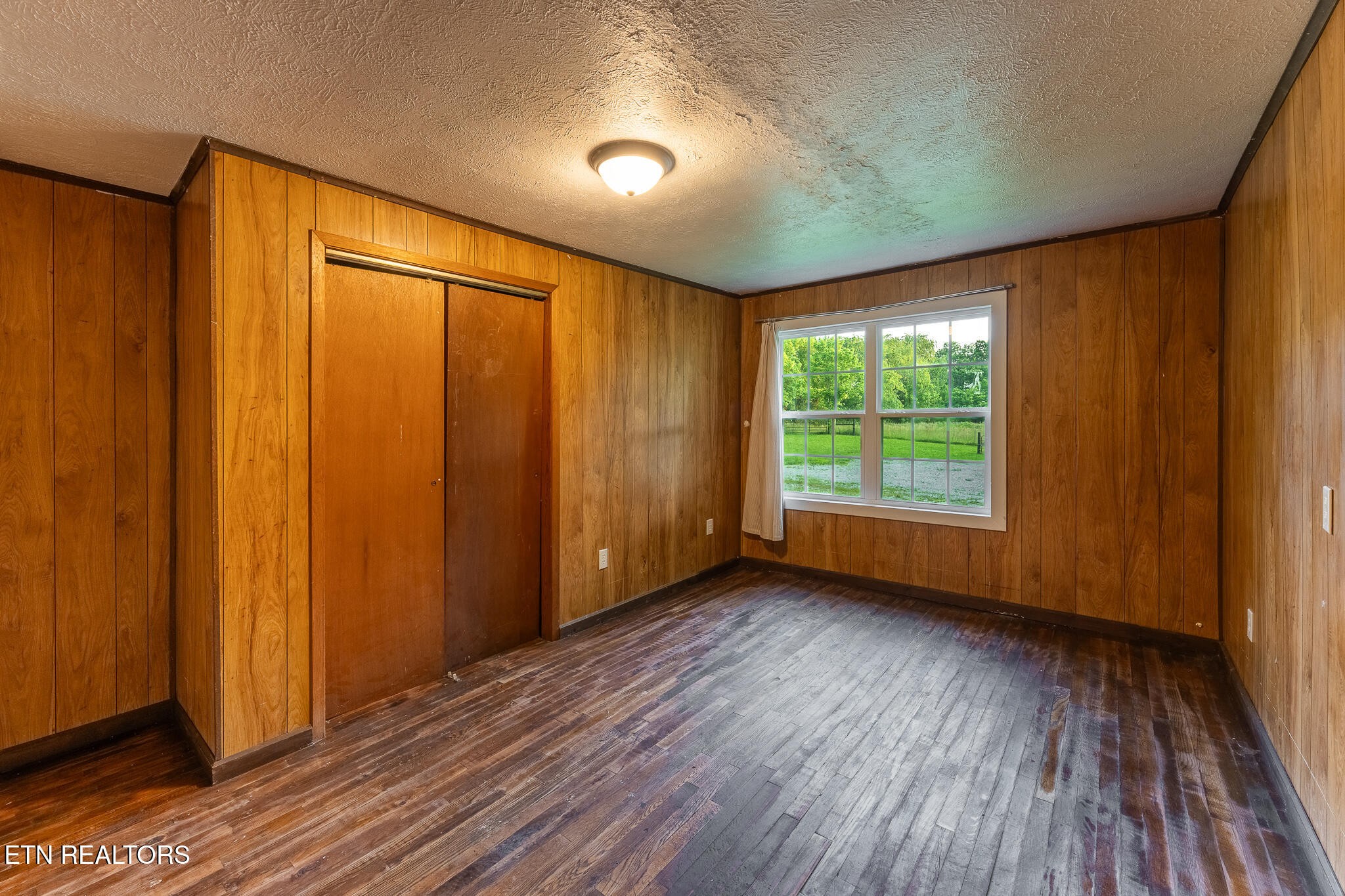 2530 Roslin Road Deer Lodge, TN 37726 - Photo 19 of 58 wooden floor in an empty room