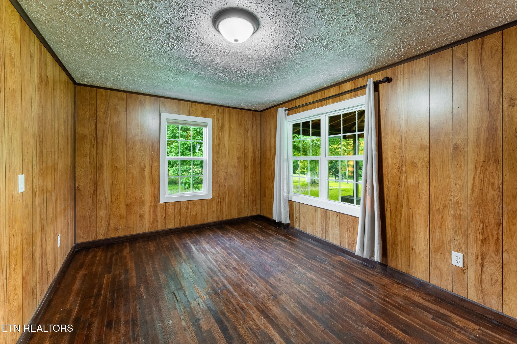 2530 Roslin Road Deer Lodge, TN 37726 - Photo 23 of 58 an empty room with wooden floor and windows