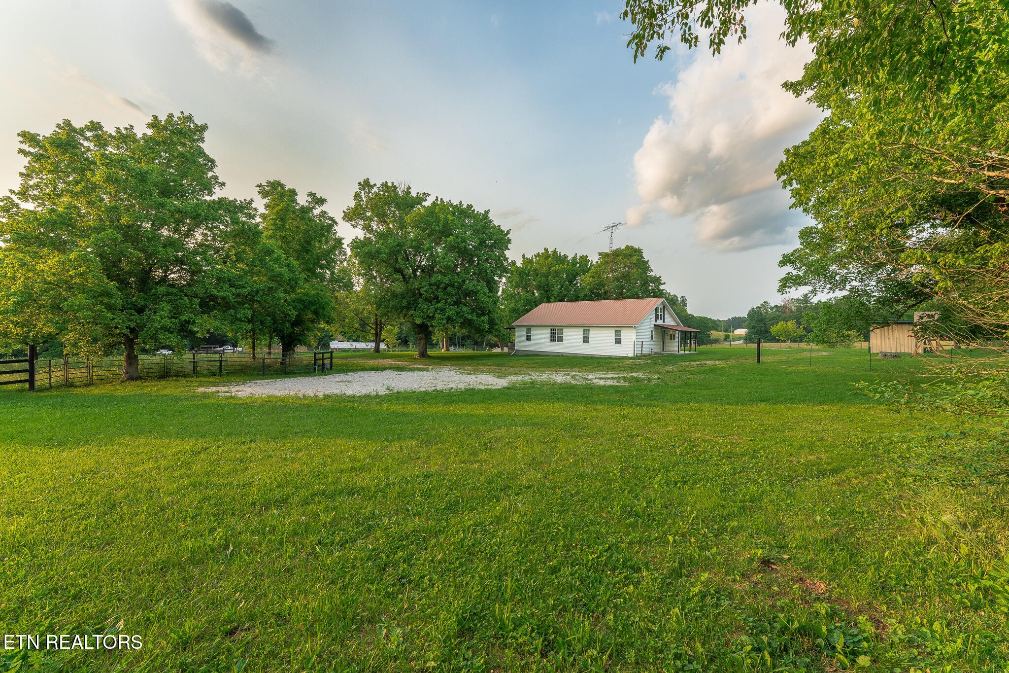2530 Roslin Road Deer Lodge, TN 37726 - Photo 34 of 58 a front view of a house with garden