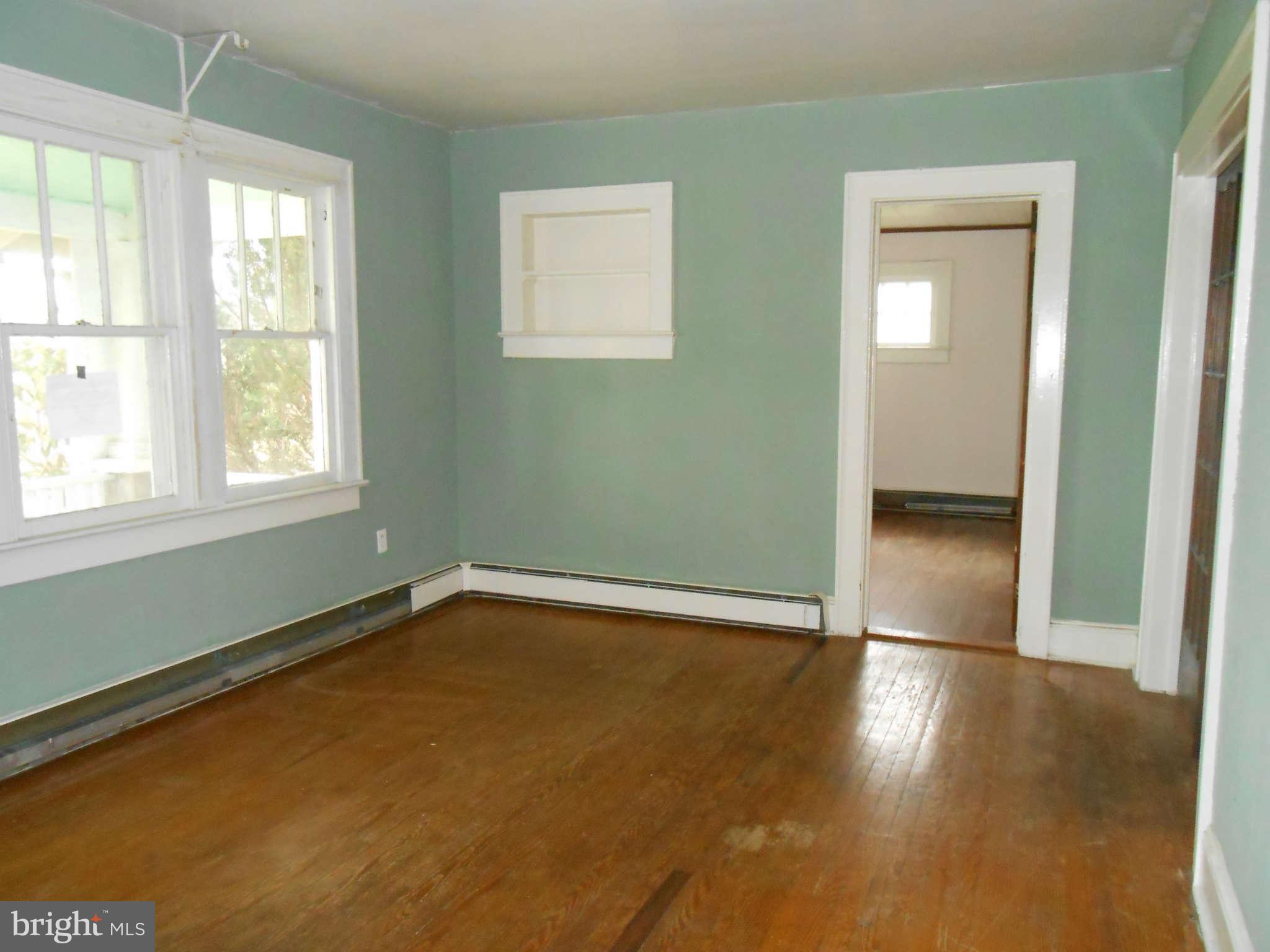 14439 Clarks Lane Ridgely, MD 21660 - Photo 5 of 14 Living Room