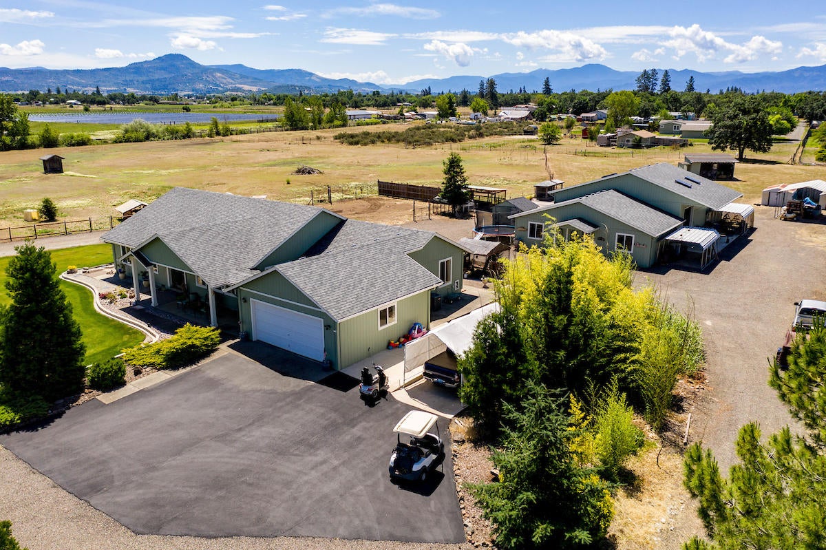 7000 Downing Road Central Point, OR 97502 - Photo 38 of 42 39
