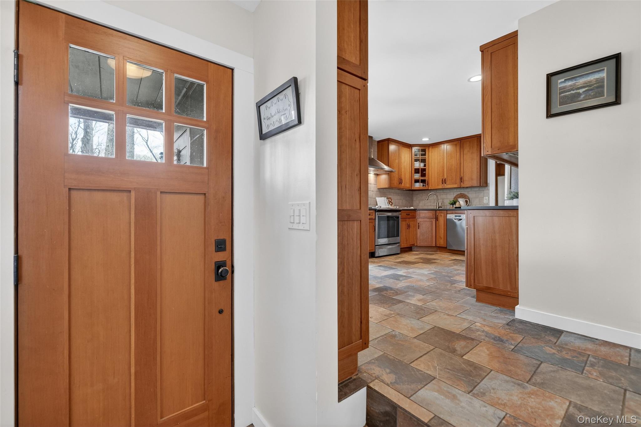 270 Colonel Greene Road Yorktown Heights, NY 10598 - Photo 3 of 26 a view of kitchen and living room