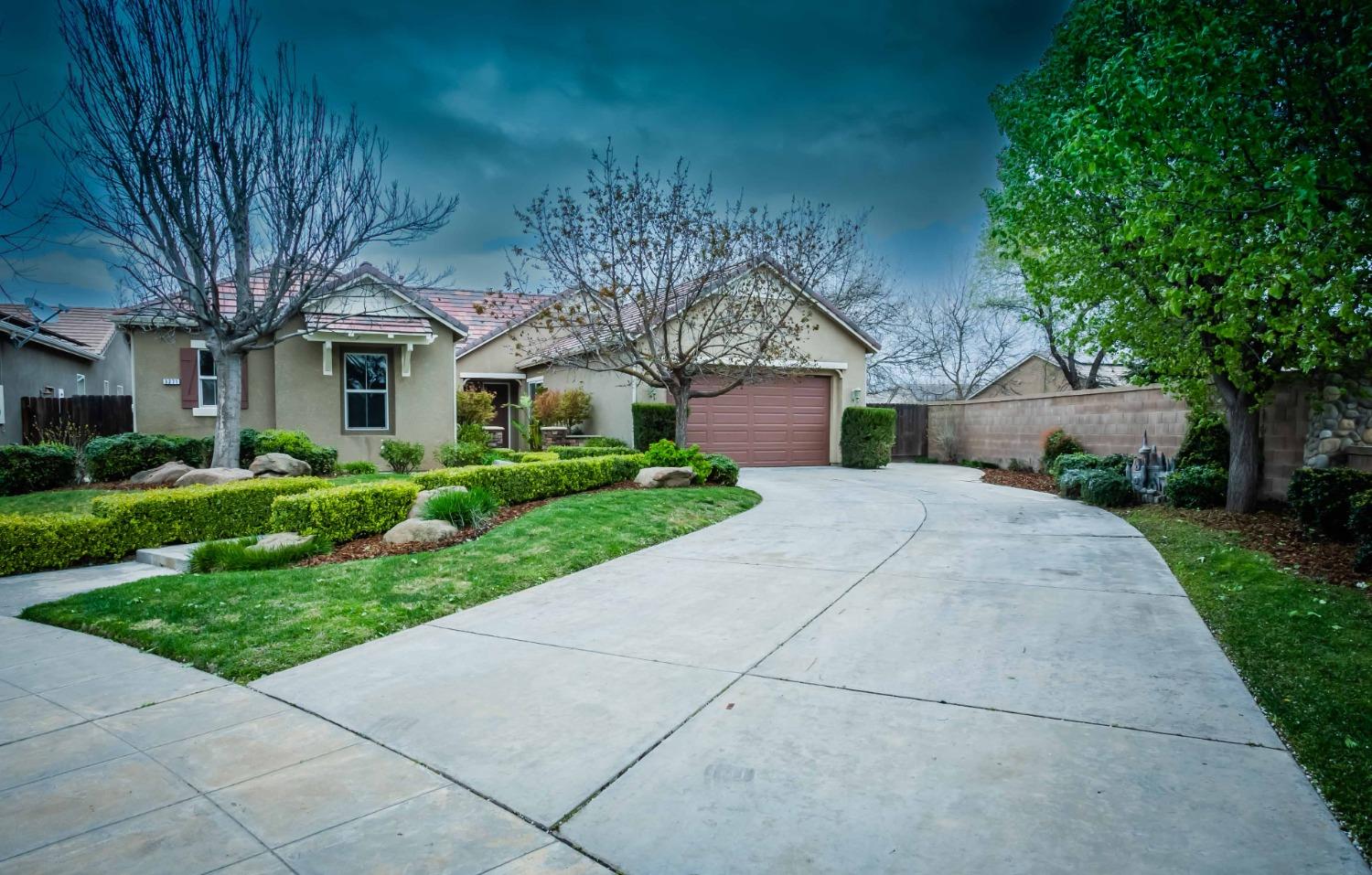 3271 Graybark Avenue Clovis, CA 93619 - Photo 2 of 26 a front view of a house with a yard