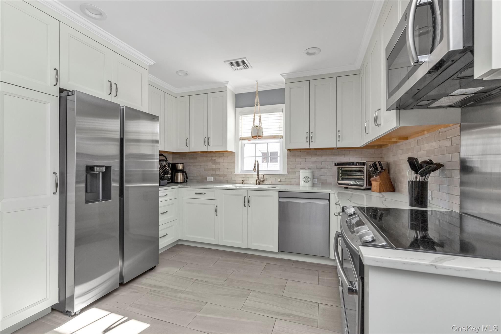 867 Preston Road East Meadow, NY 11554 - Photo 11 of 20