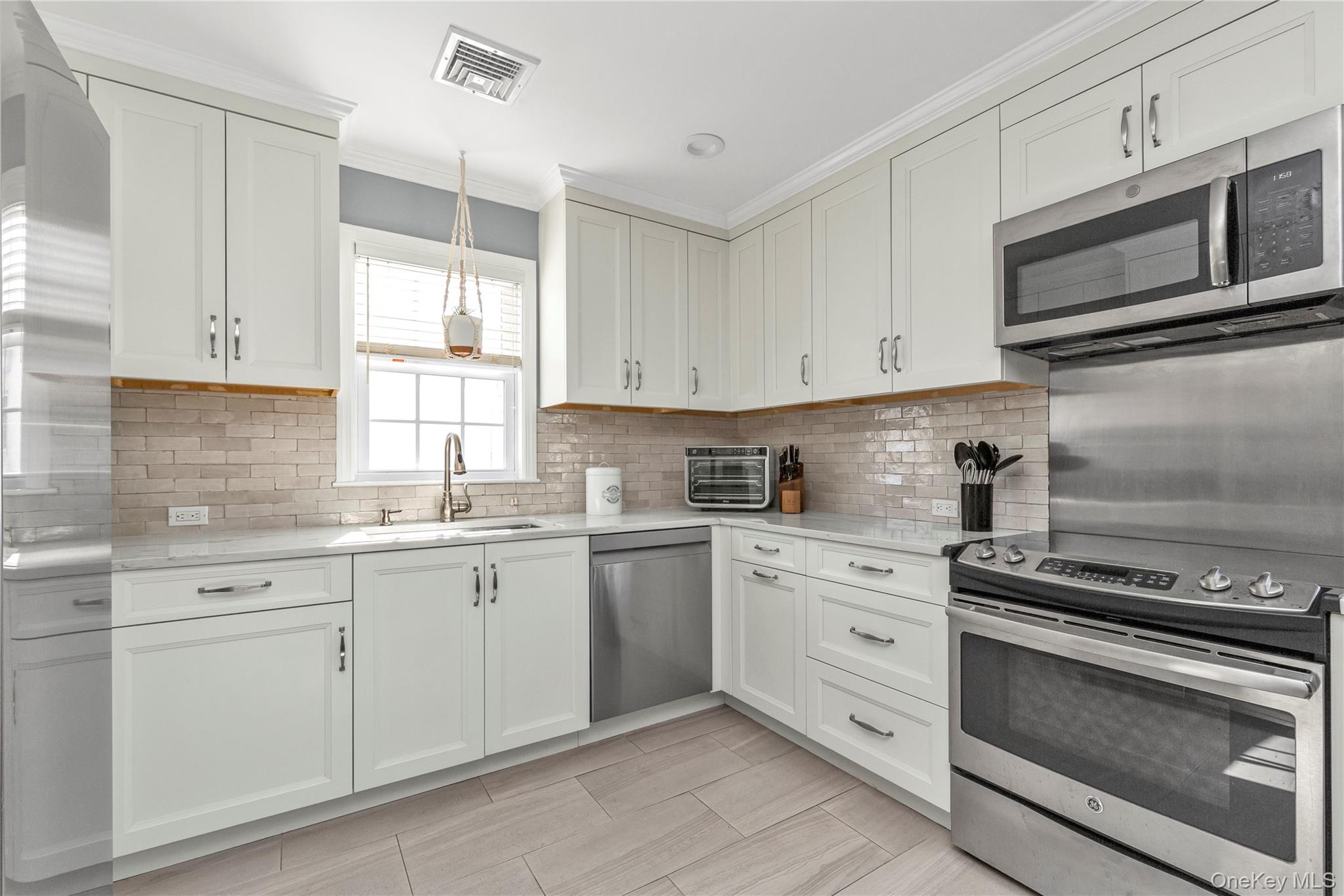 867 Preston Road East Meadow, NY 11554 - Photo 12 of 20