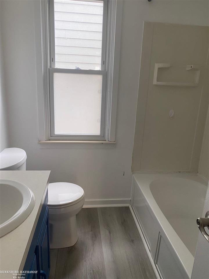 20859 Hampton Road Harper Woods, MI 48225 - Photo 5 of 11 50219662-D233259F-A4A1-4024-80A5-1B510310C515.JPG