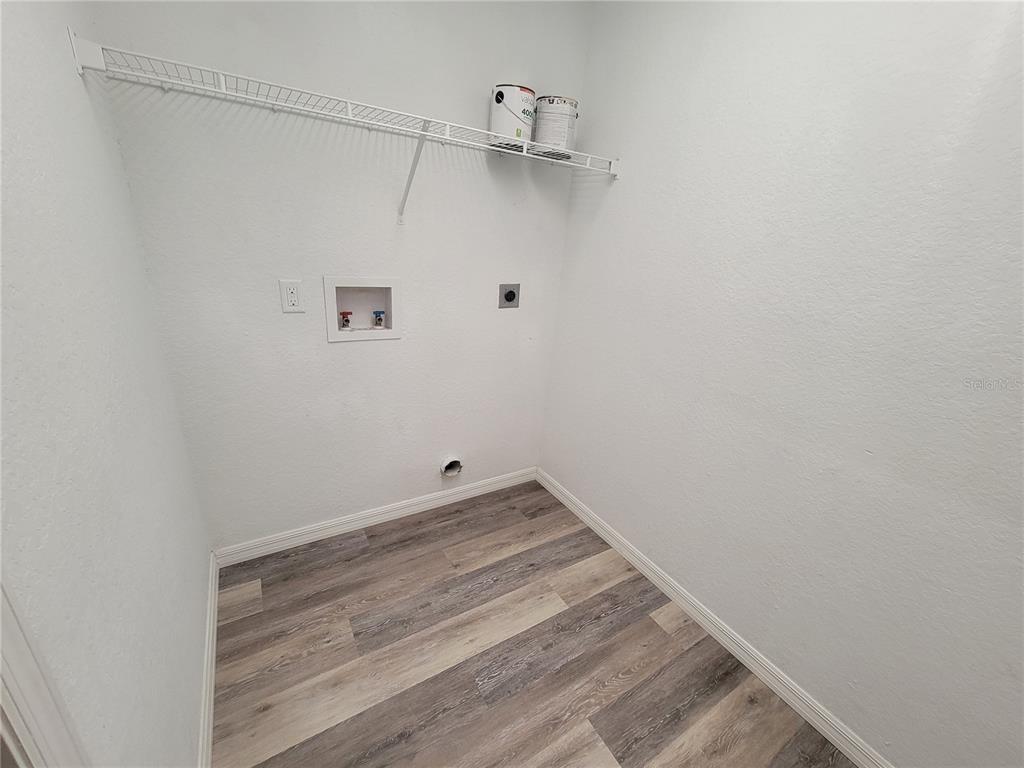 7009 Hemlock Road Ocala, FL 34472 - Photo 9 of 10 a view of a small space