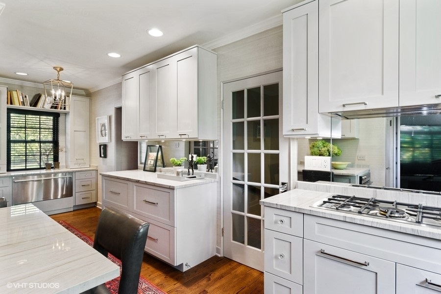 406 Bartram Road Riverside, IL 60546 - Photo 8 of 22