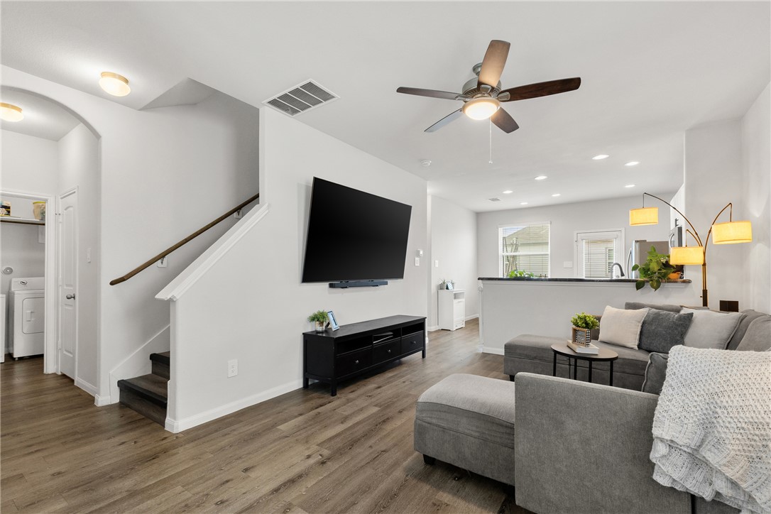 976 Rice Drive Bryan, TX 77803 - Photo 4 of 34