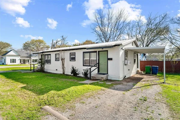 $1,250 | 108 Poplar Street, Waxahachie, TX 75165
