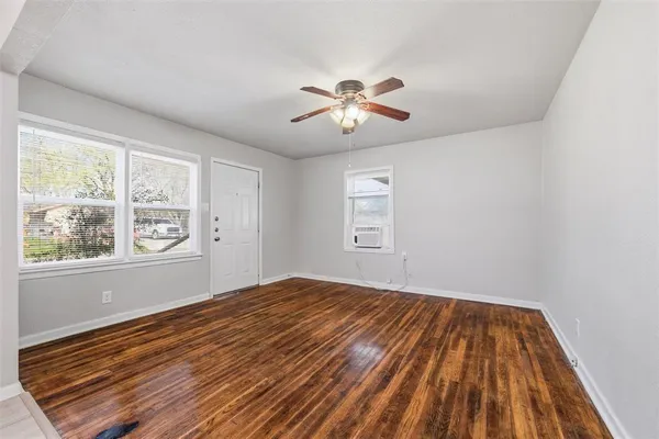 $1,250 | 108 Poplar Street, Waxahachie, TX 75165