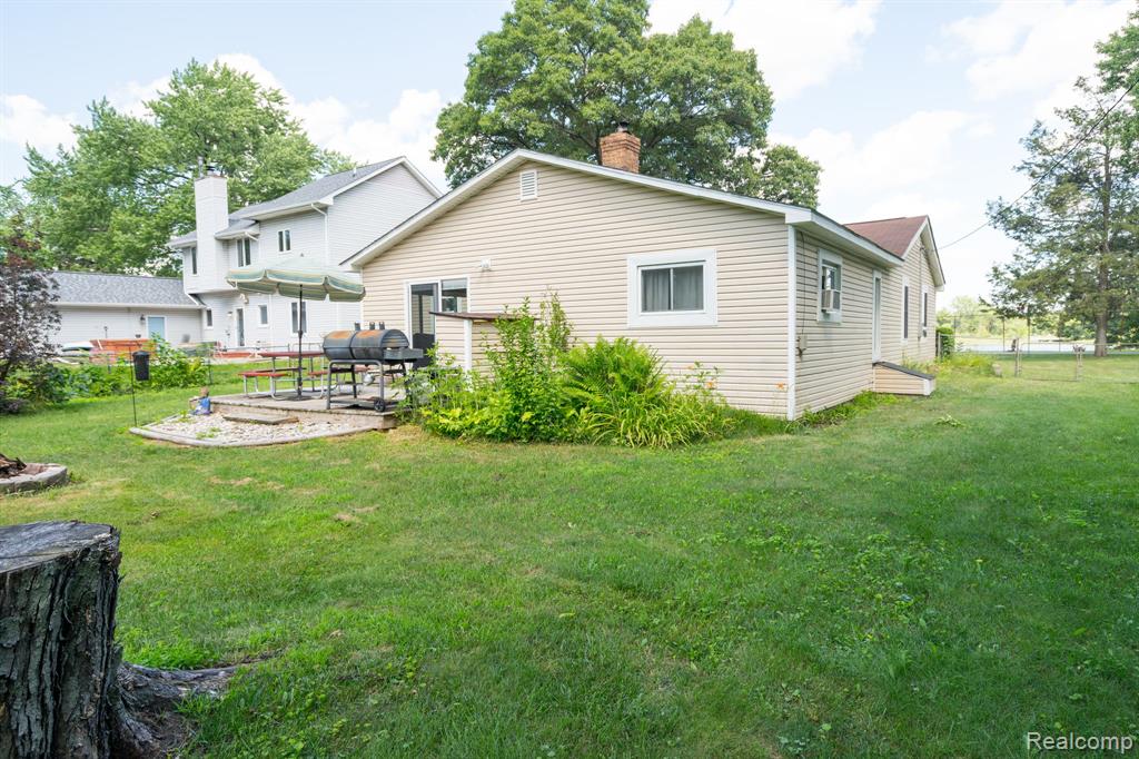184 Crescent Road Waterford, MI 48327 - Photo 36 of 48 Gallery Image 36