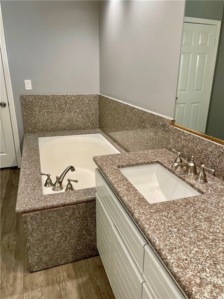 2233 Martin, Unit 108 Irvine, CA 92612 - Photo 17 of 30 Soaking Tub