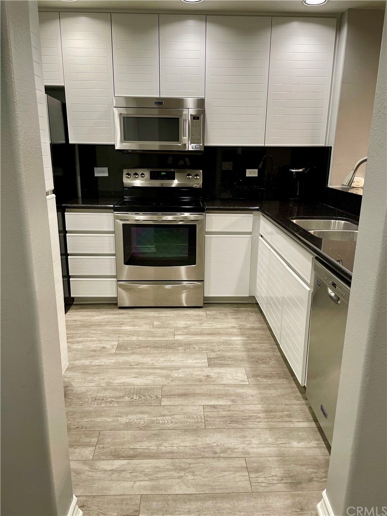 2233 Martin, Unit 108 Irvine, CA 92612 - Photo 6 of 30 Spacious Kitchen