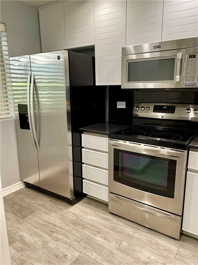 2233 Martin, Unit 108 Irvine, CA 92612 - Photo 7 of 30 Stainless steel Appliances