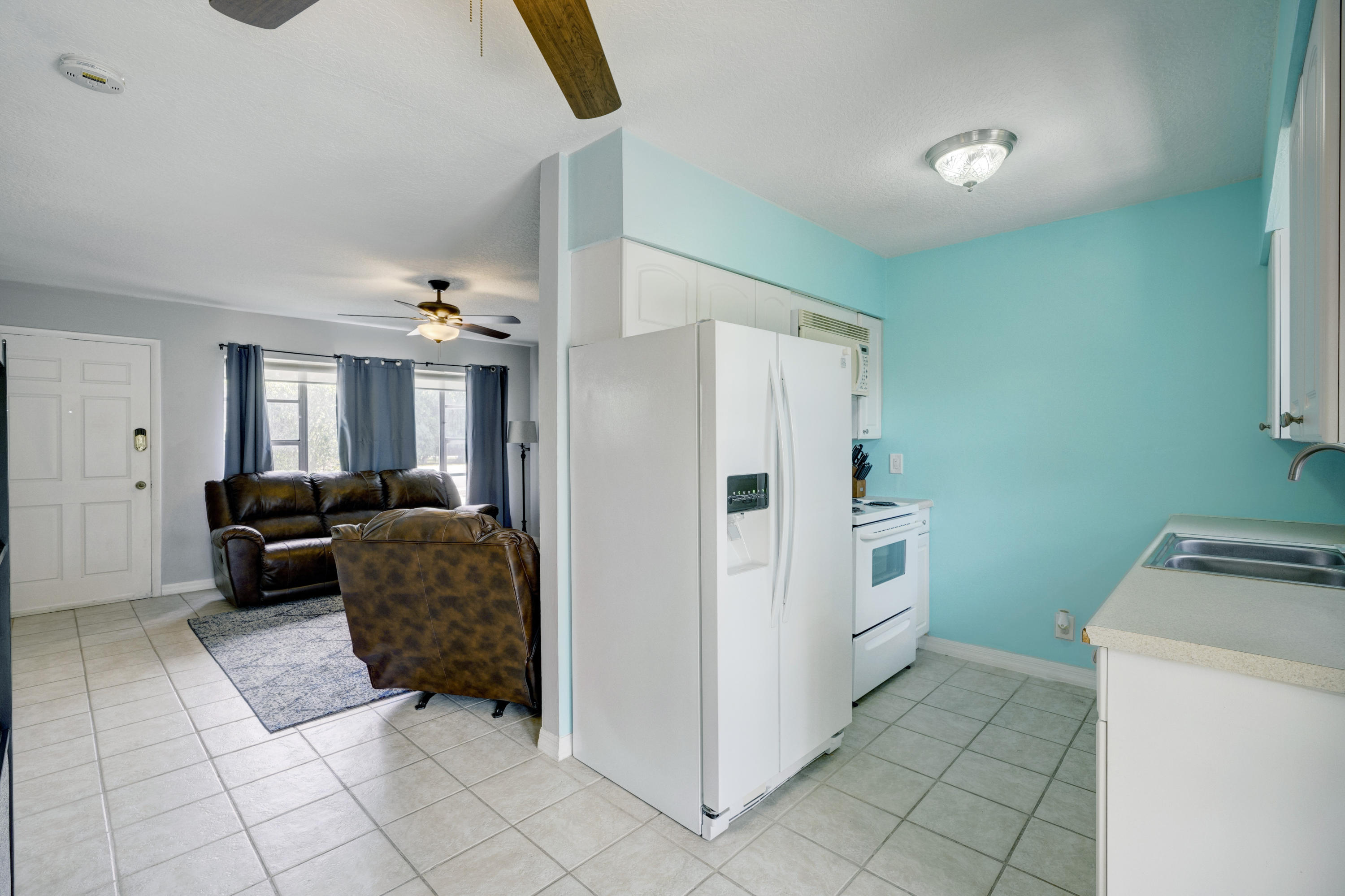 18525 Loxahatchee River Road Jupiter, FL 33458 - Photo 11 of 23 Kitchen