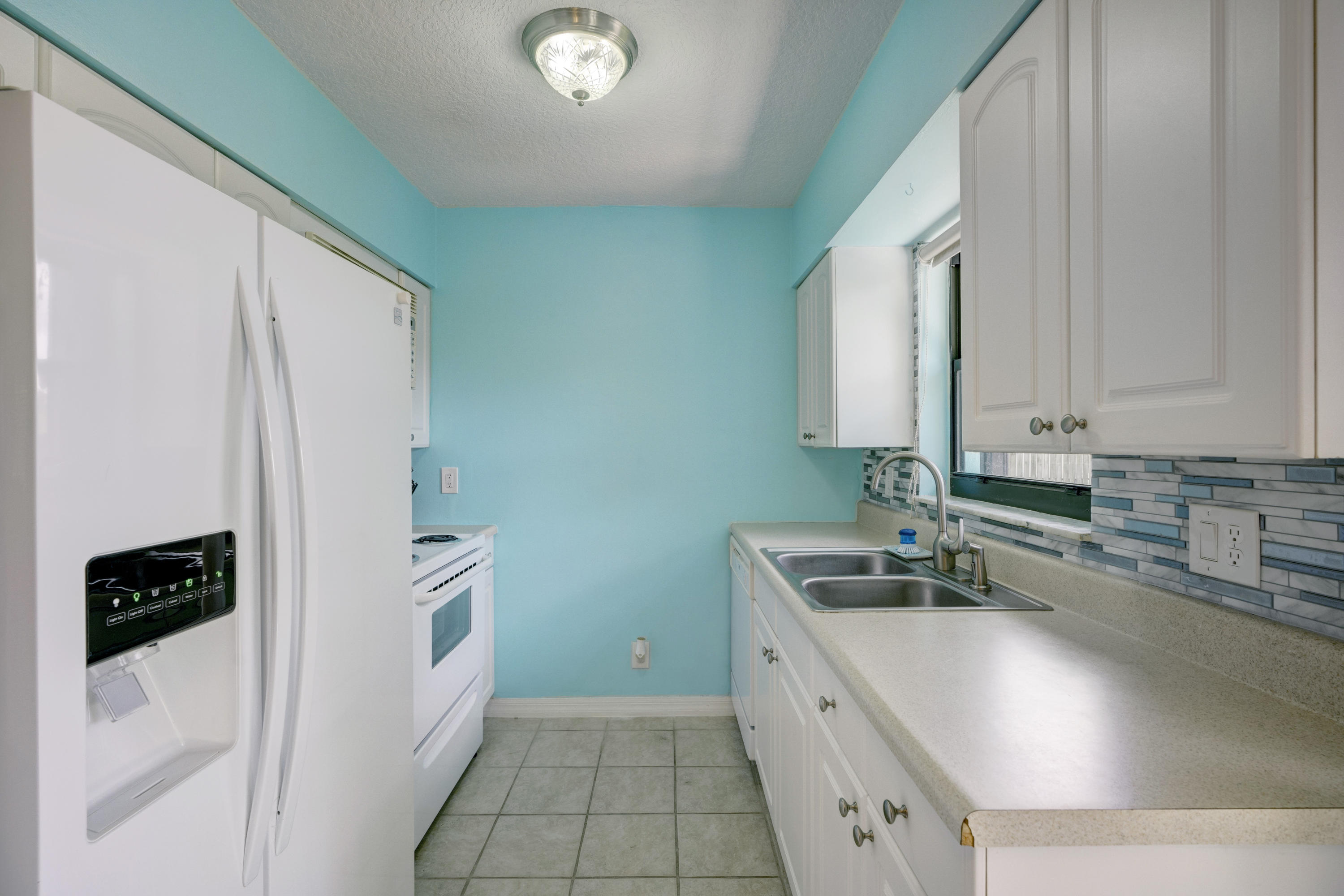 18525 Loxahatchee River Road Jupiter, FL 33458 - Photo 12 of 23 Kitchen