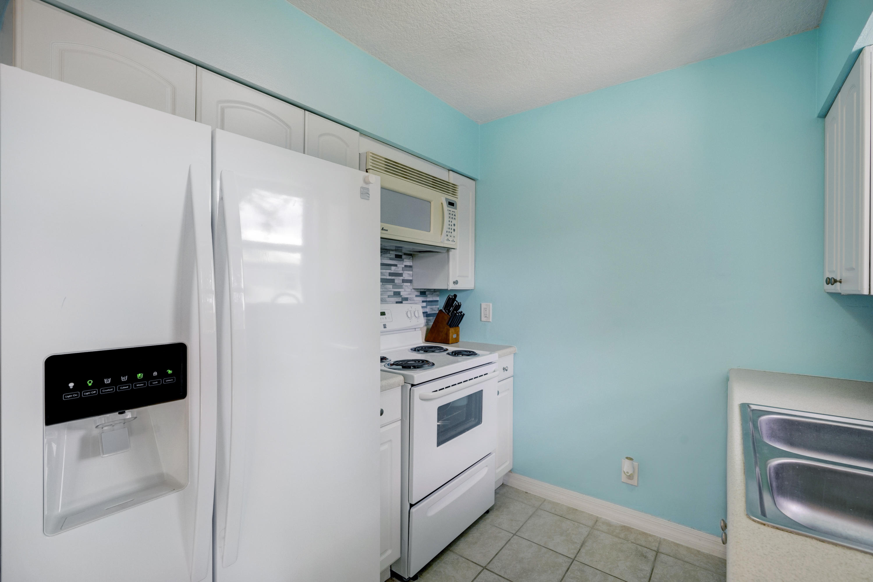 18525 Loxahatchee River Road Jupiter, FL 33458 - Photo 13 of 23 Kitchen