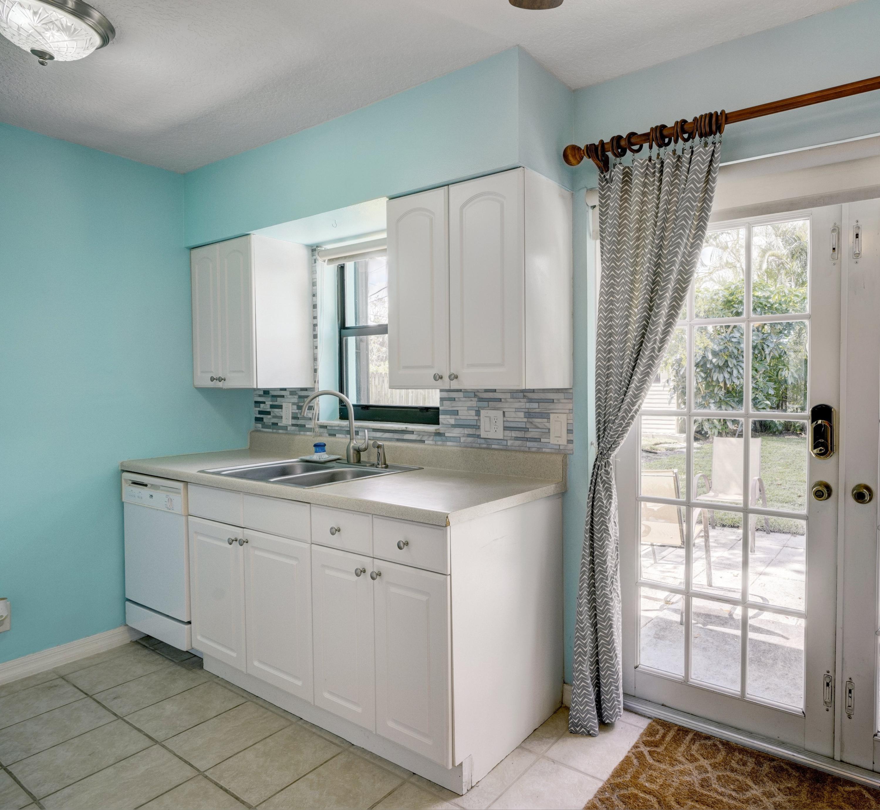 18525 Loxahatchee River Road Jupiter, FL 33458 - Photo 14 of 23 Kitchen