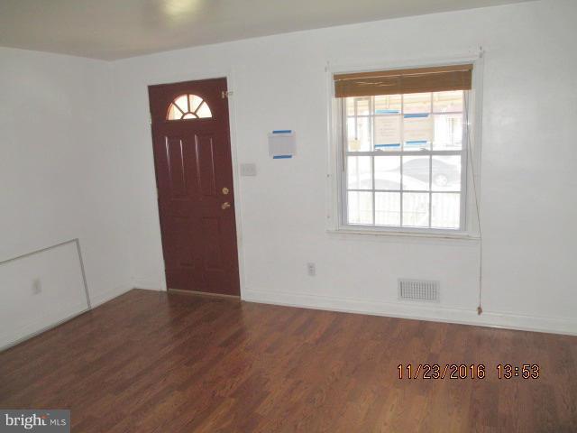 2227 Coralthorn Road Baltimore, MD 21220 - Photo 2 of 15 Living Room