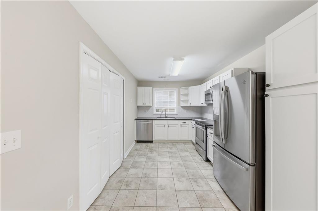 560 Manning Road Southwest Marietta, GA 30064 - Photo 12 of 32