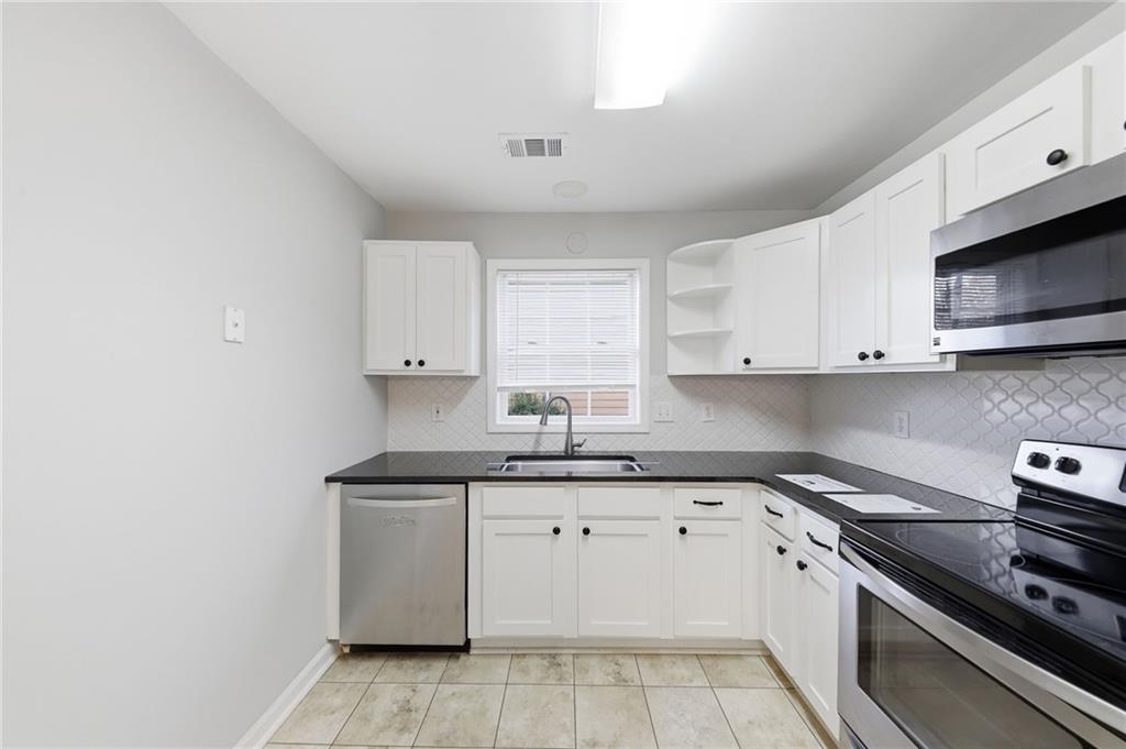 560 Manning Road Southwest Marietta, GA 30064 - Photo 13 of 32