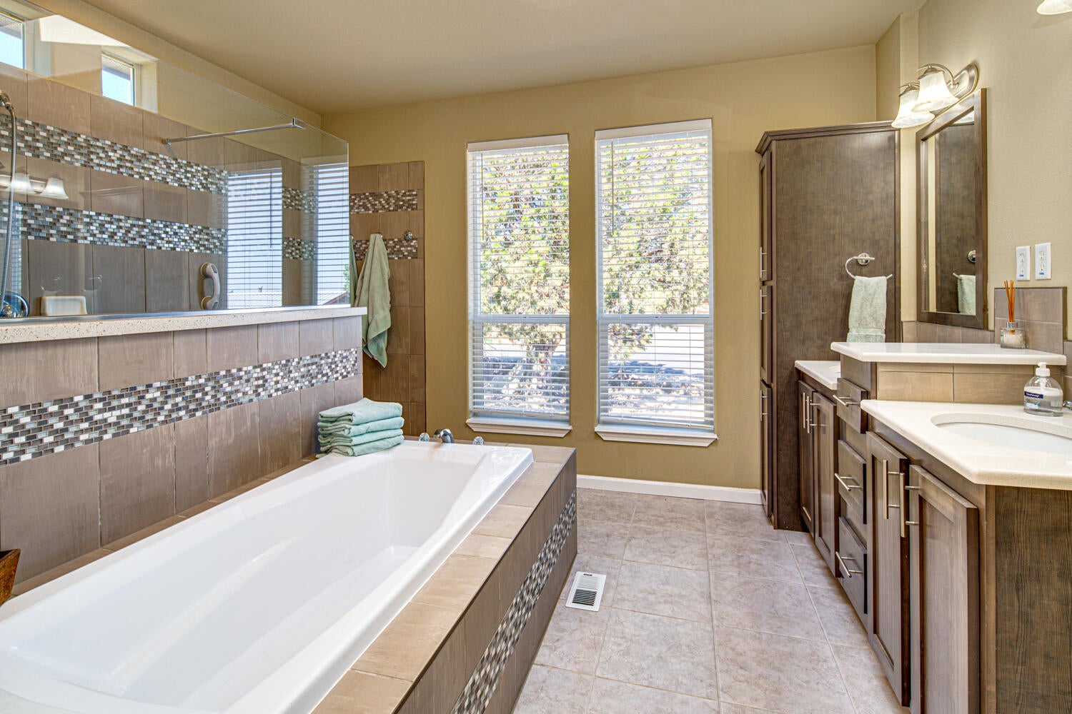 5532 Southwest Rim Road Terrebonne, OR 97760 - Photo 39 of 67 Double Vanity & Linen Storage