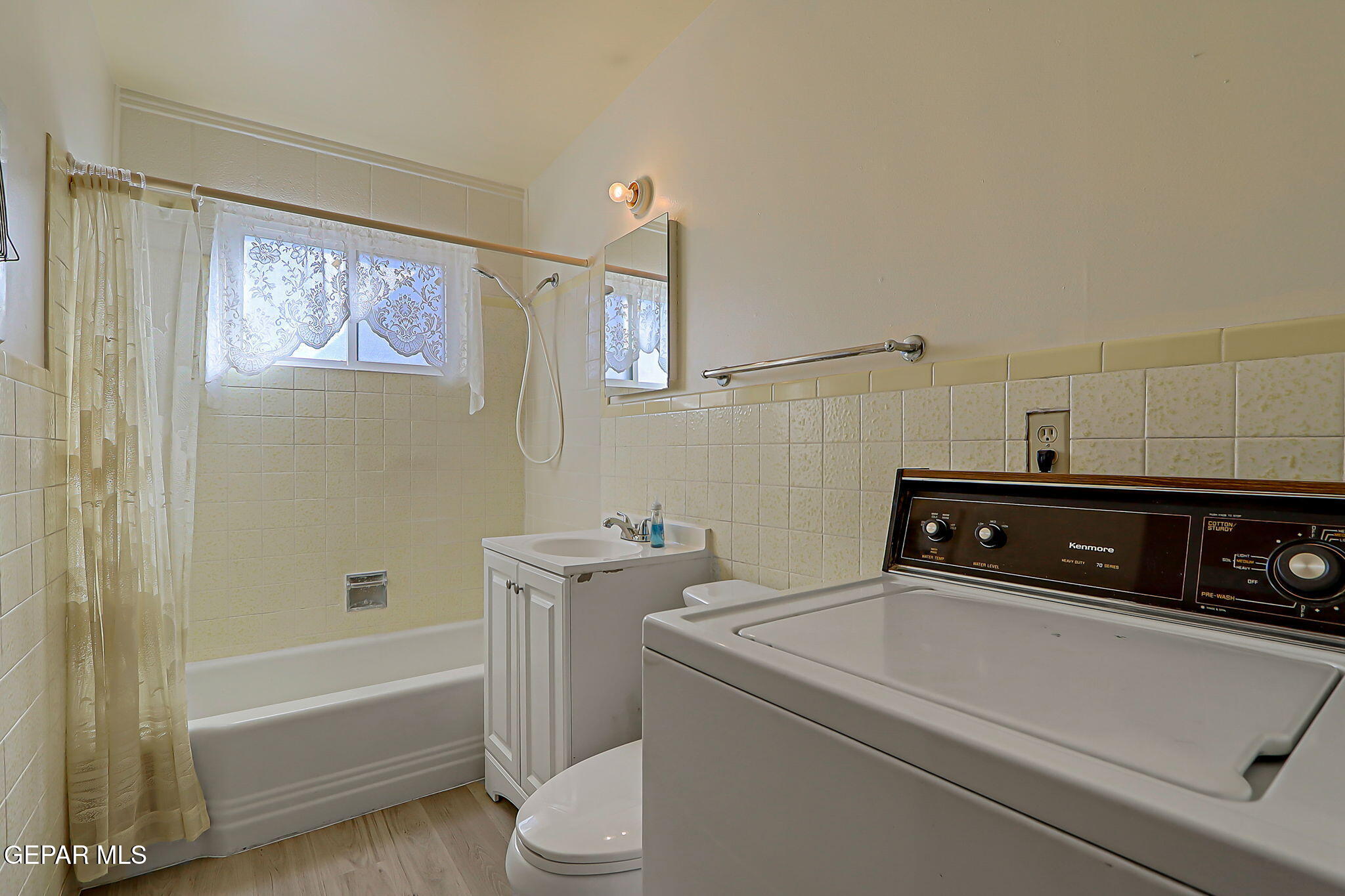 7906 Santa Maria Road El Paso, TX 79915 - Photo 17 of 26 a utility room with dryer and washer
