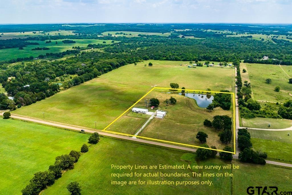 a view of an outdoor space and a yard