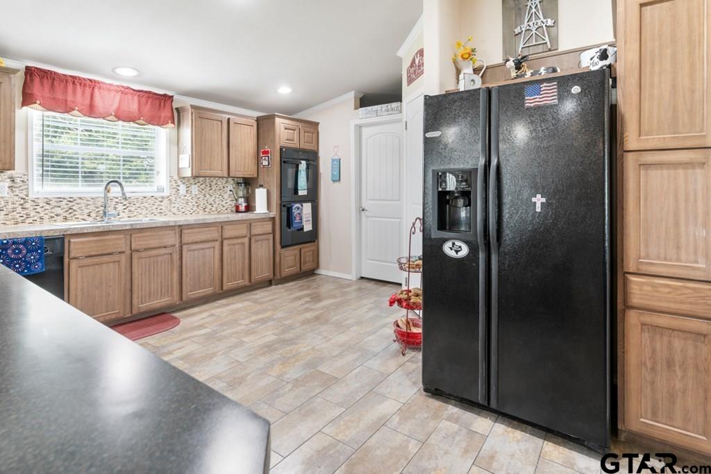 12350 County Road 2911 Eustace, TX 75124 - Photo 22 of 43 a kitchen with stainless steel appliances granite countertop a refrigerator and a sink
