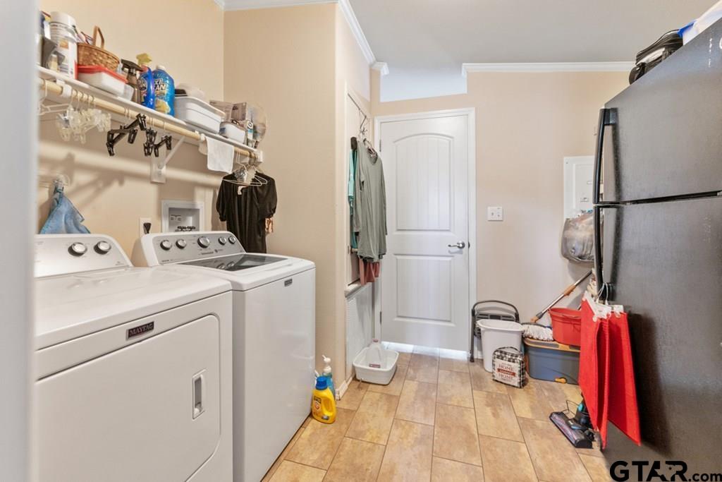 12350 County Road 2911 Eustace, TX 75124 - Photo 35 of 43 a utility room with dryer and washer