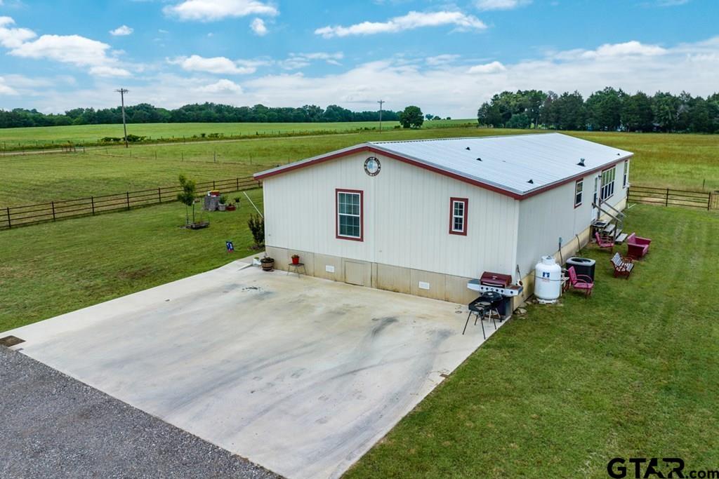 12350 County Road 2911 Eustace, TX 75124 - Photo 37 of 43 a view of a backyard with a garden